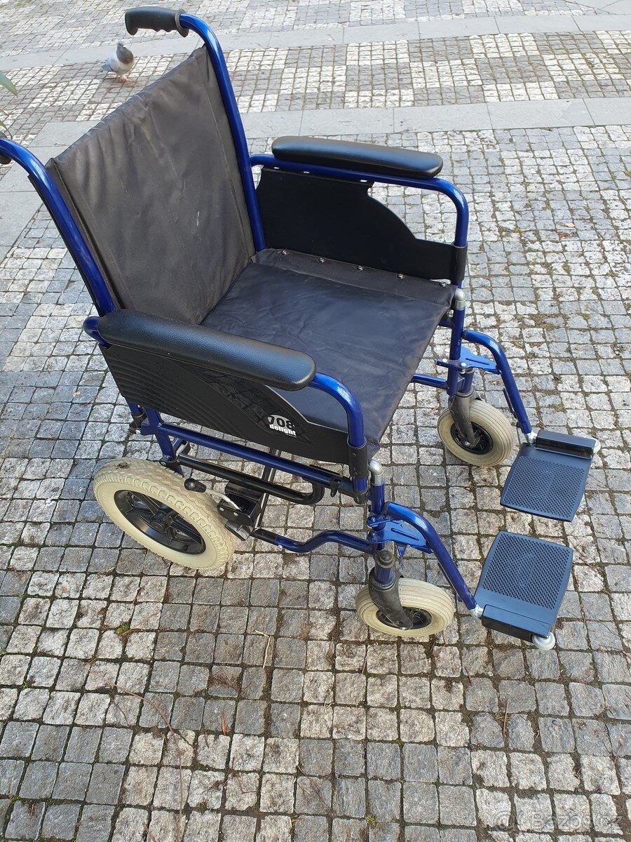 invalidní vozík na cestu k doktorovi, ŠIROKÝ