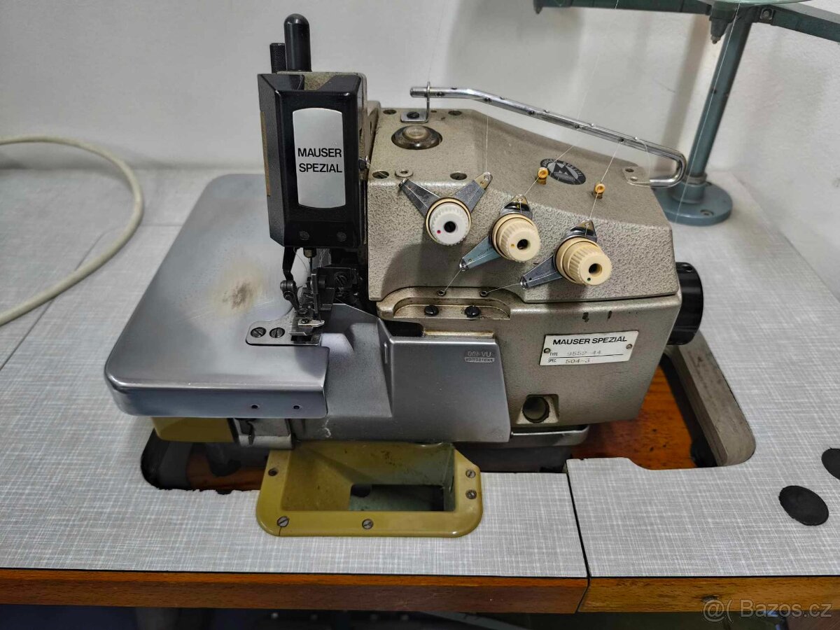 Třínitný overlock