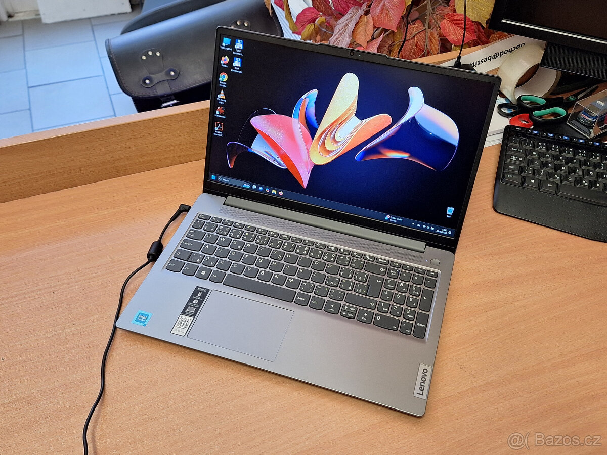 Lenovo IdeaPad Slim 3 15IAN8 - 4GB RAM, 128GB SSD, záruka