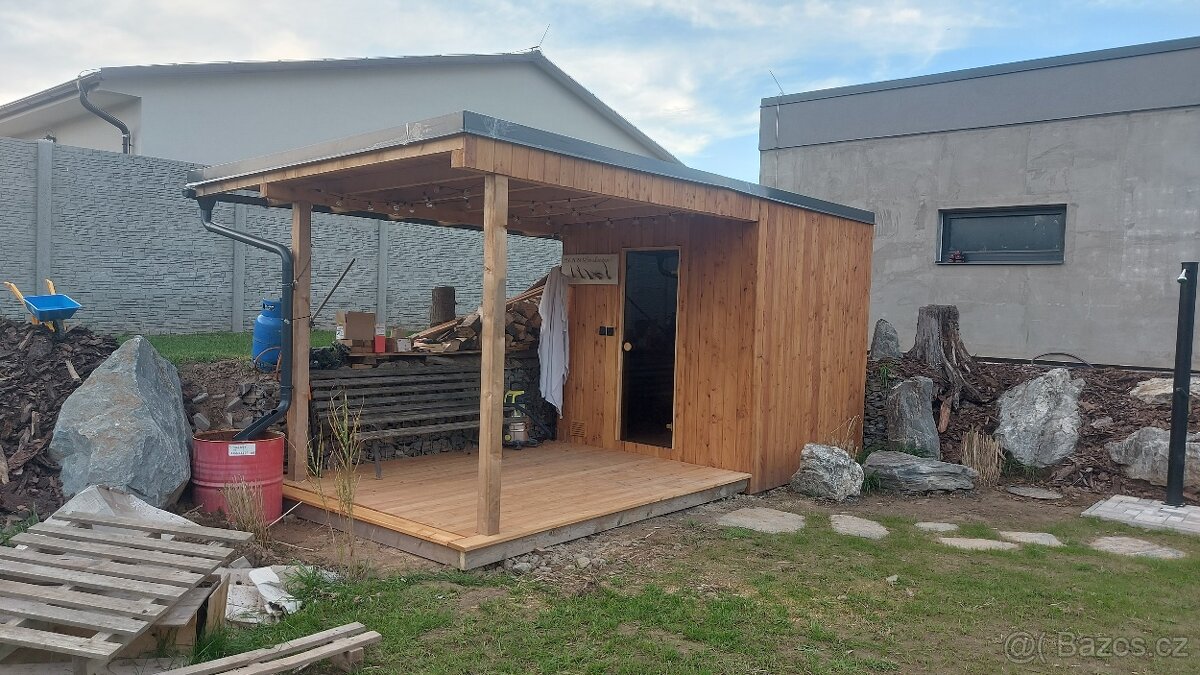 Venkovni sauna s pristreskem 2x2m
