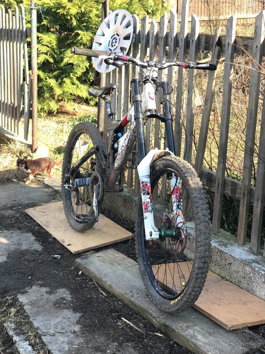 Rockmachine down hill kolo