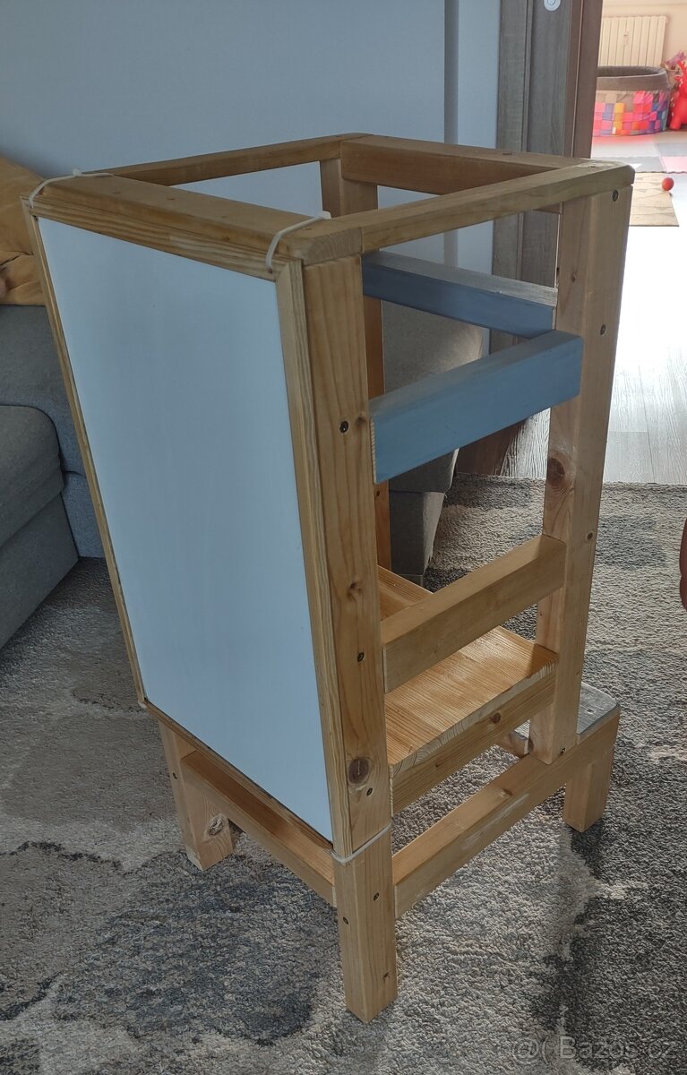 Učící věž s magnetickou tabulí