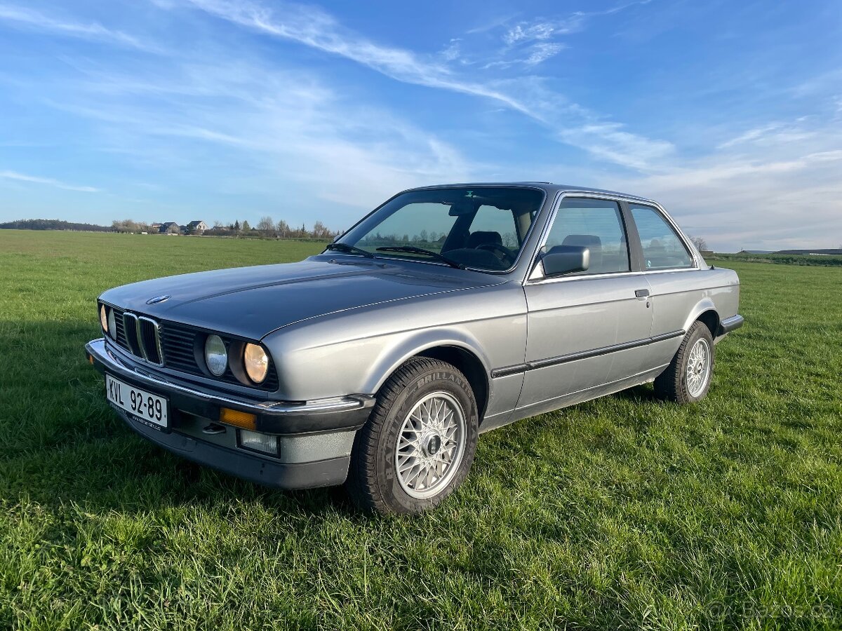 BMW E30 coupe