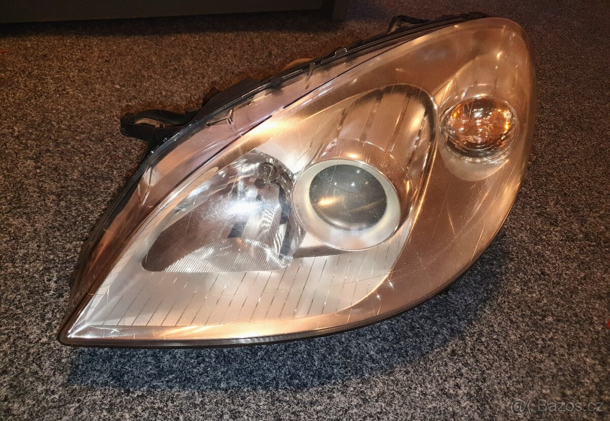 LEVÉ PŘEDNÍ SVĚTLO MERCEDES B-KLASSE