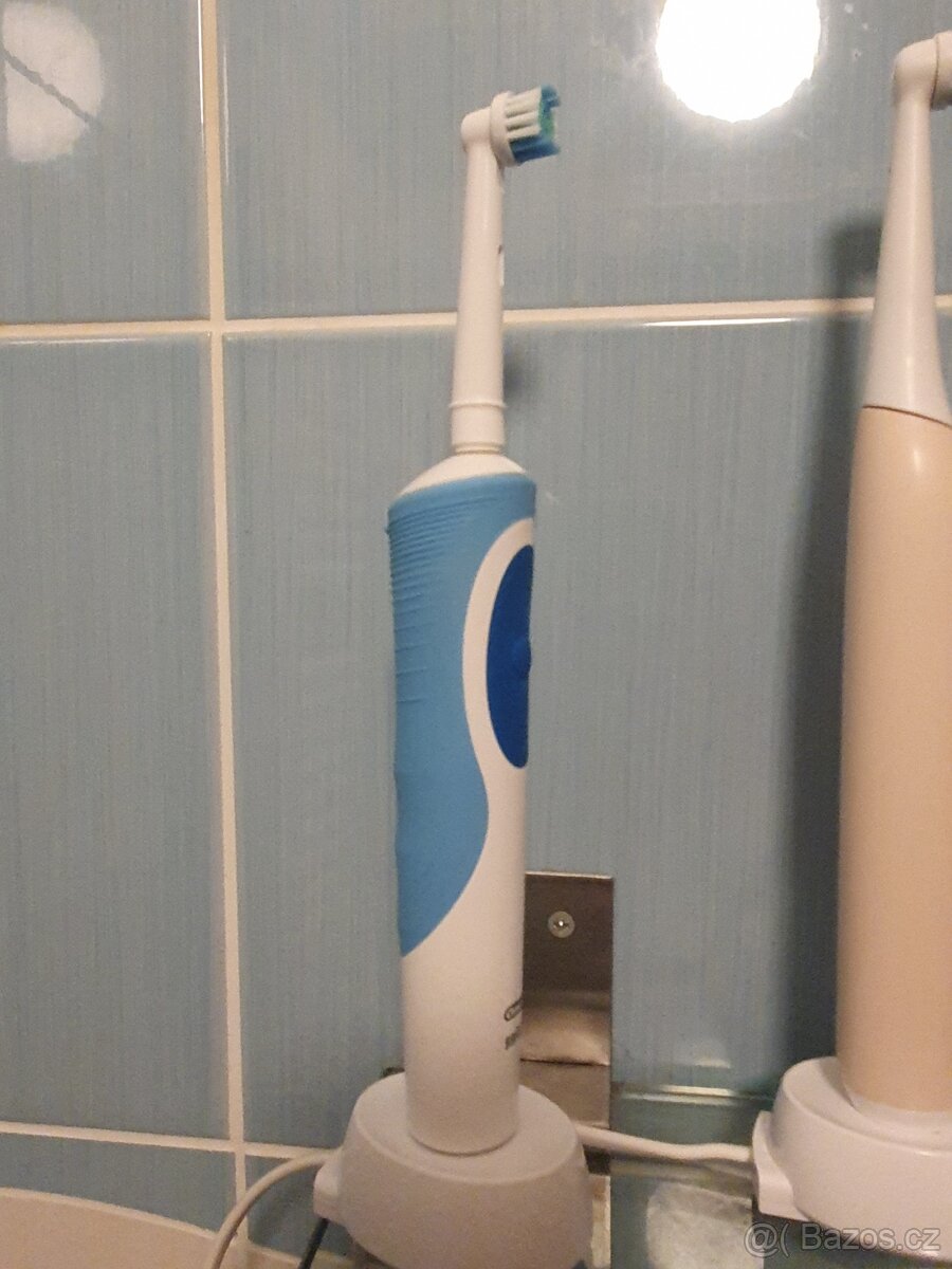 Elektrický kartáček na zuby Oral B