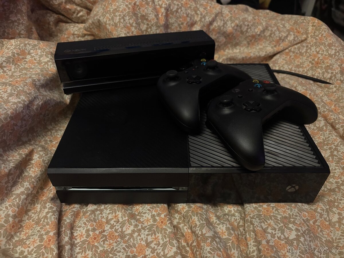Xbox one, 2 bezdratove konzole, kinect senzor, hry