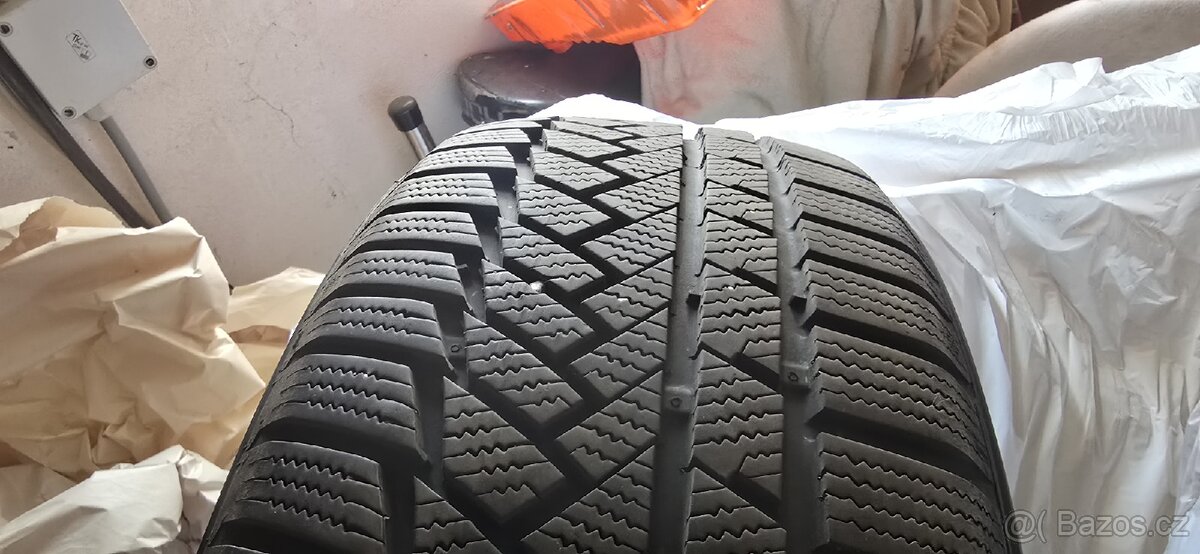 Zimní pneu continental 215/50r19