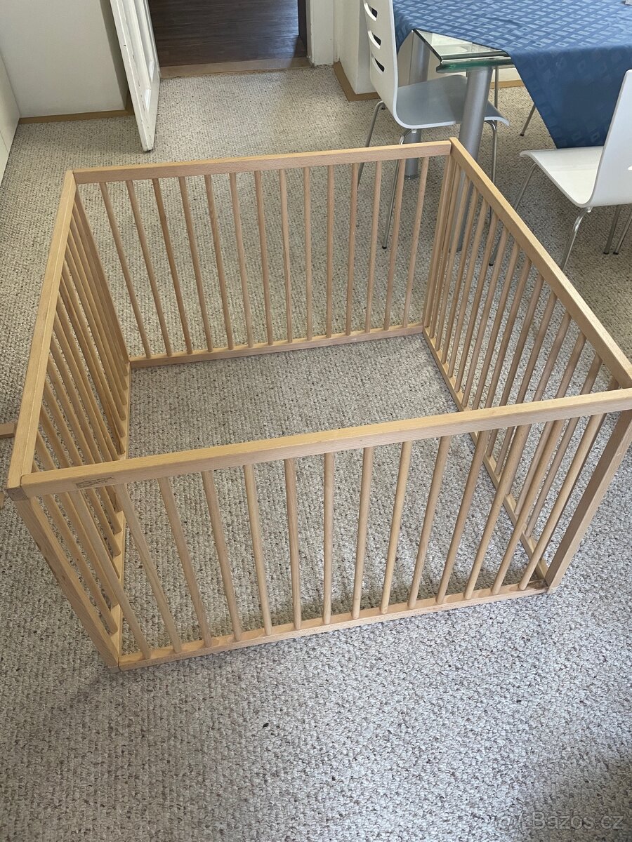 Dětská dřevěná ohrádka