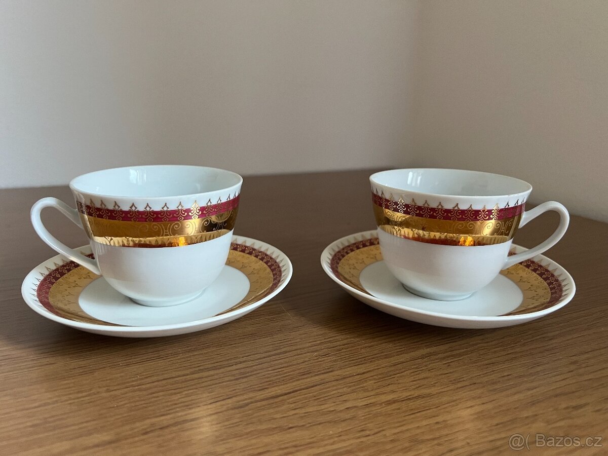 Porcelánové hrníčky s podšálky
