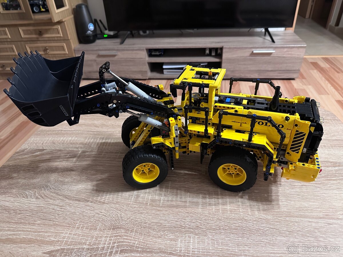 Lego Technic 42030 Volvo kolový nakladač