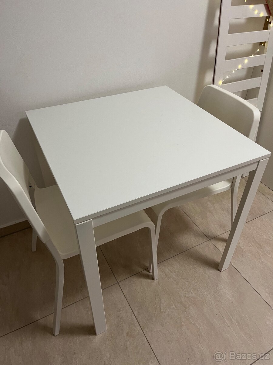 Jídelní stůl, 2 židle