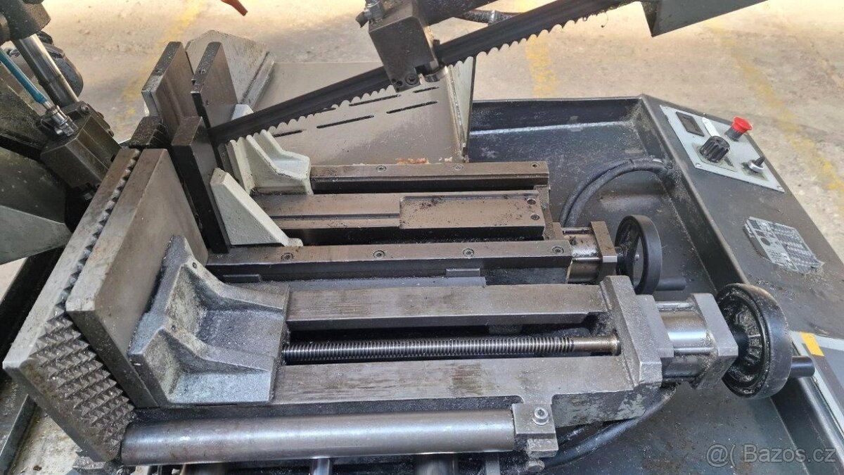 CNC AUTOMATICKÁ PÁSOVÁ PILA NA KOV