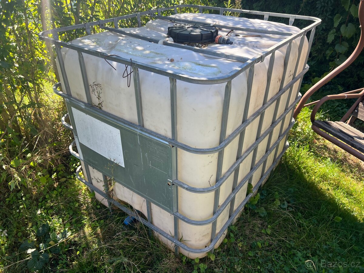 Nádrž na dešťovou vodu objem 1000 l