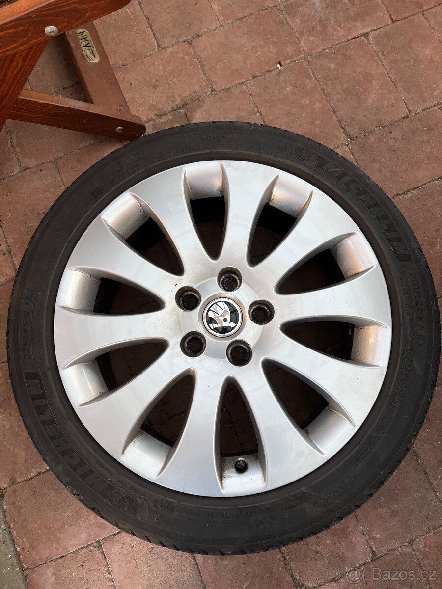 Alu kola R17, 5x112 Et 49, letní pneu 225/45/17