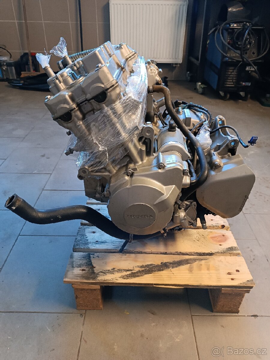 Motor Hornet cb600f PC25E