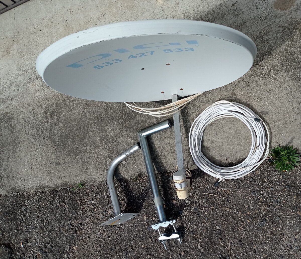 Satelitní parabola s držákem a LNB