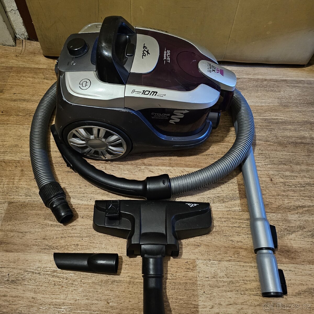 Bezsackovy vysavač ETA