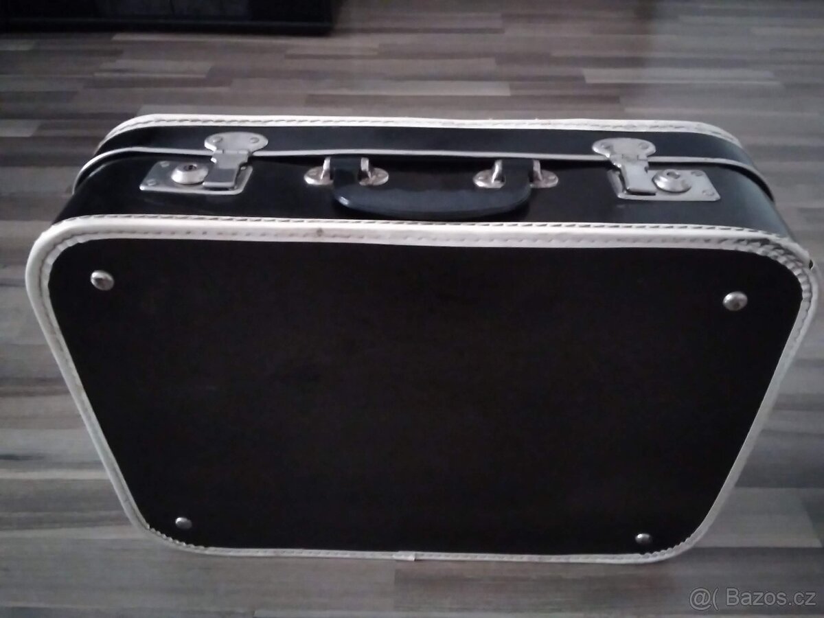 retro Kufr, zn. KAZETO