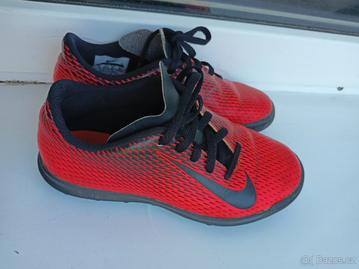 Dětské sálové kopačky Nike vel.32