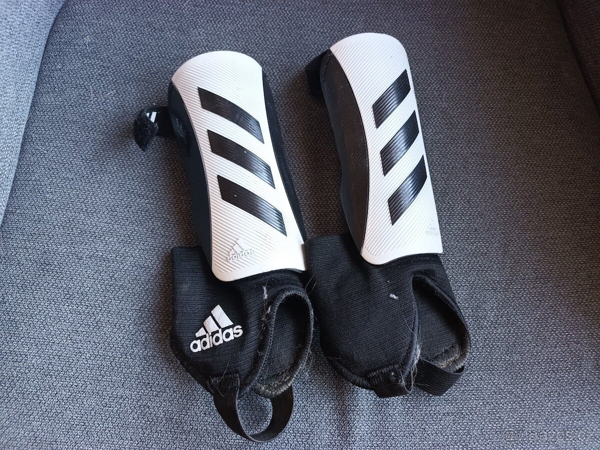 Dětské chrániče holeně Adidas TIRO asi 8-10 let S