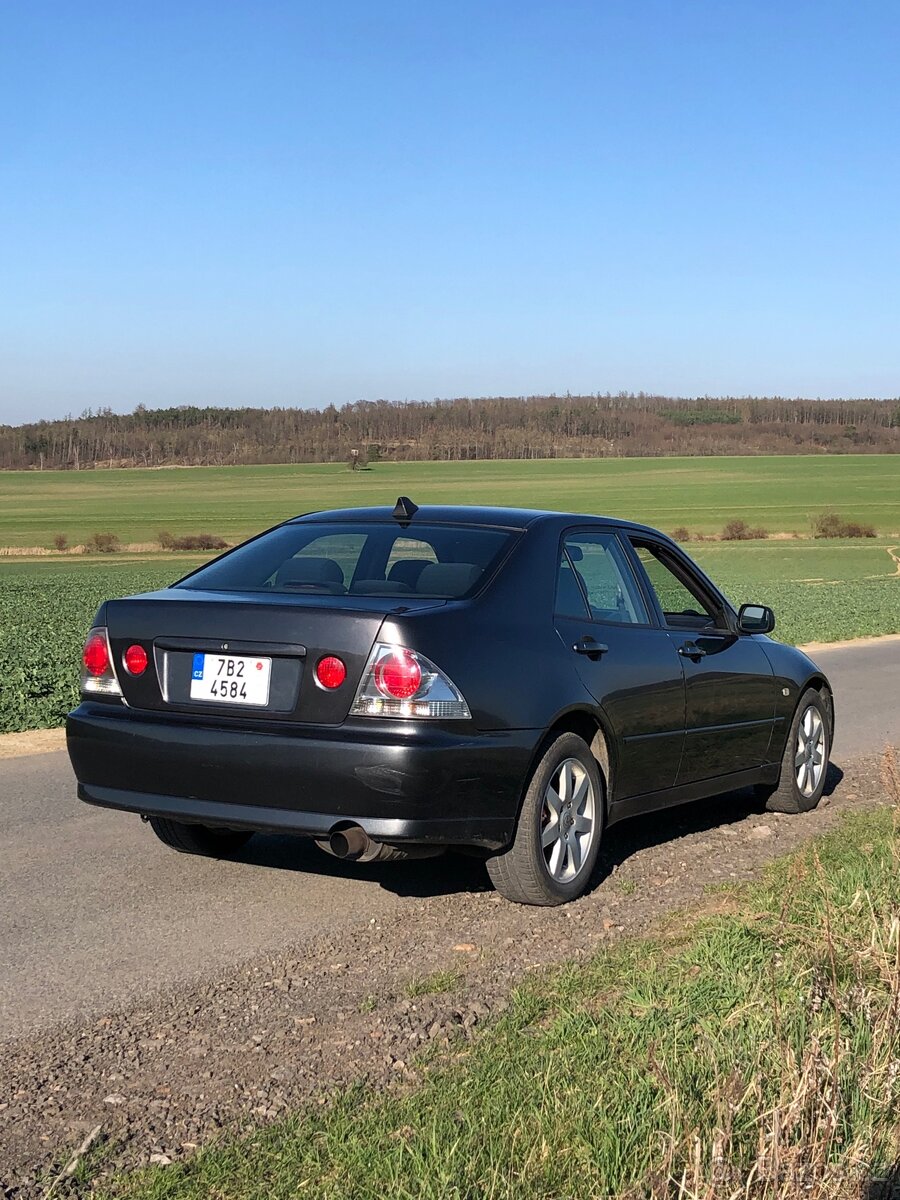 Lexus IS200