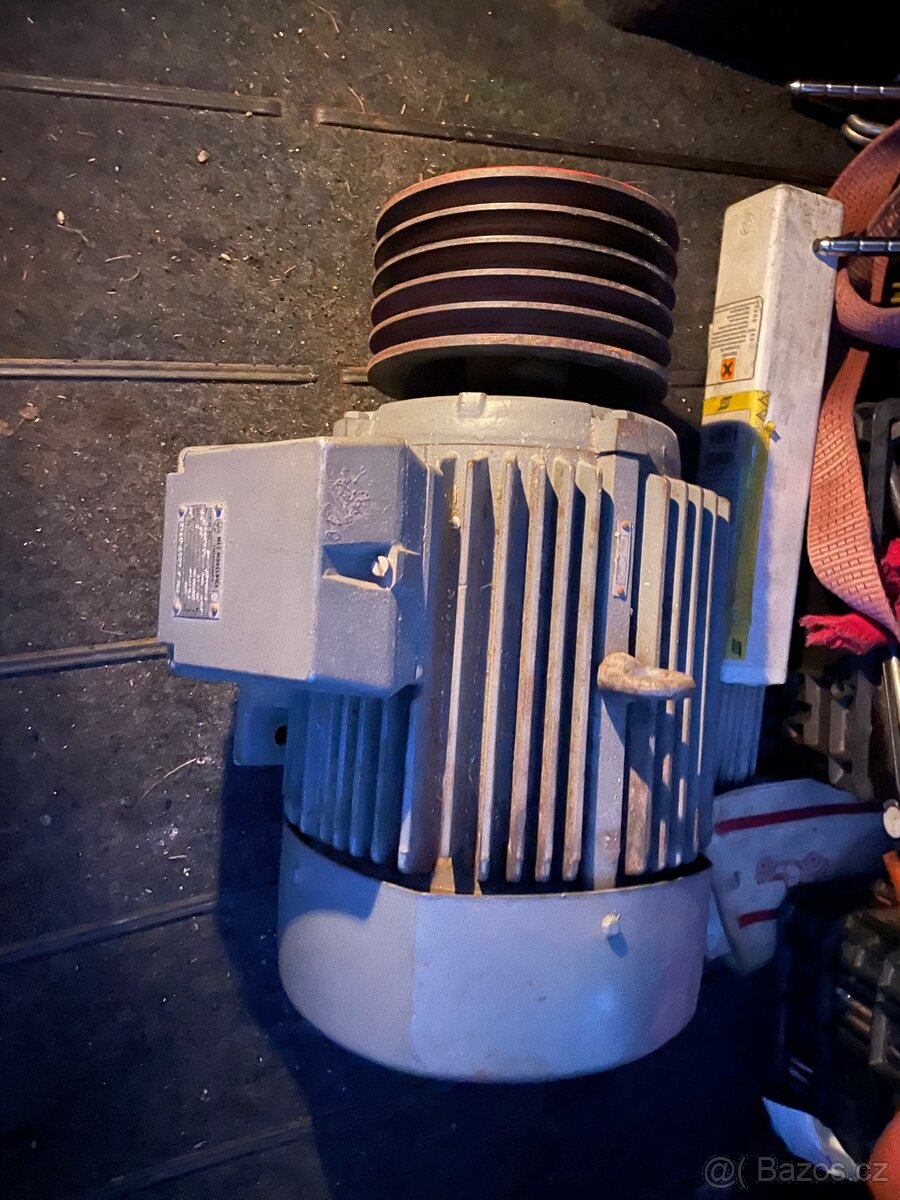 Elektromotor funkční 5,4 kw , 52 Kg