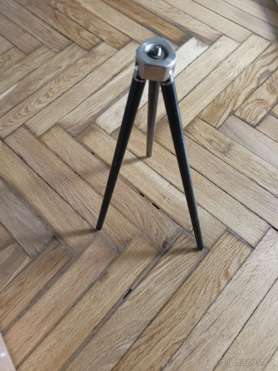 Starý stativ na kamery foto