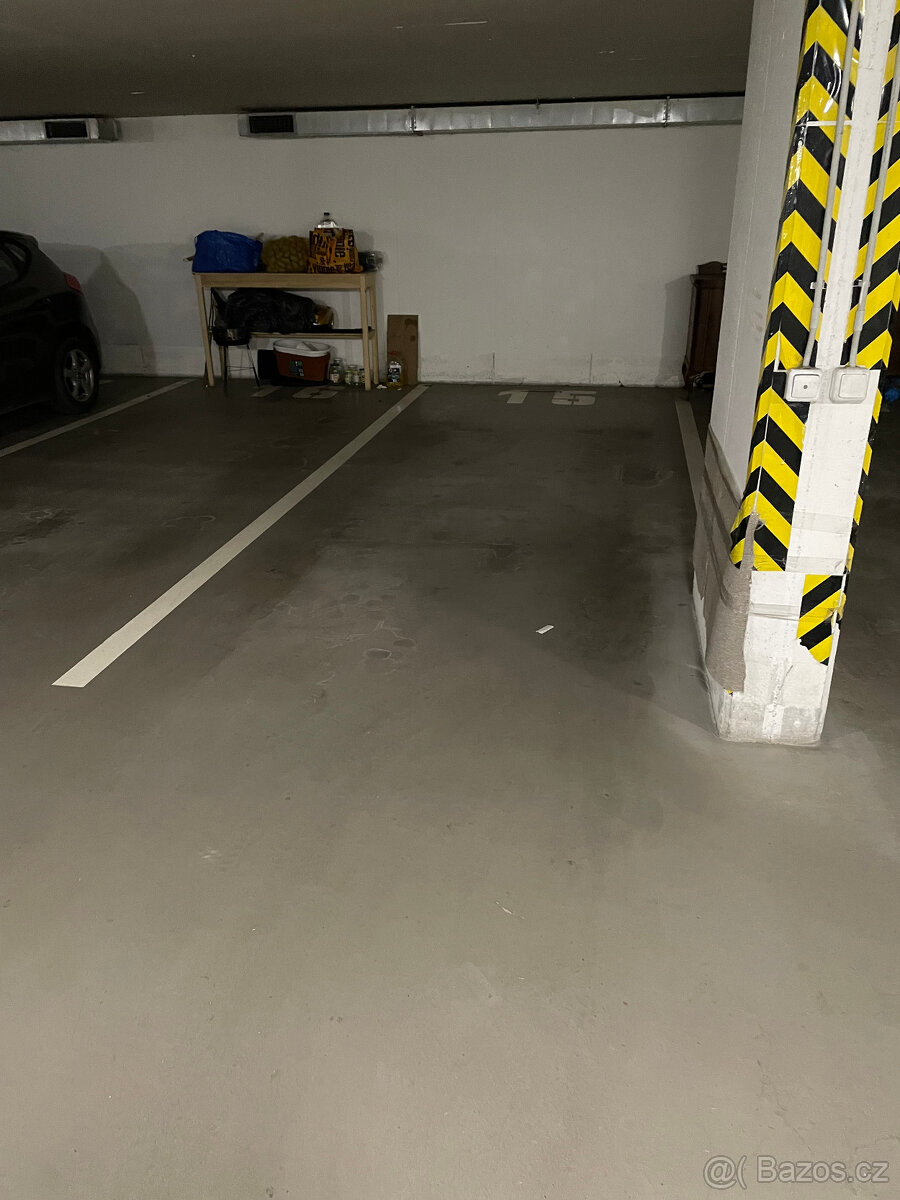 Pronájem podzemního garážového parkovacího stání Praha 9