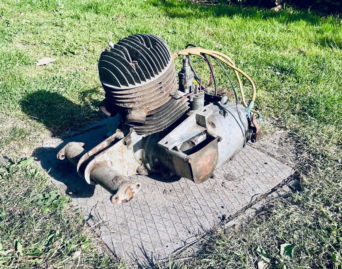 Motor nejspíše Velorex