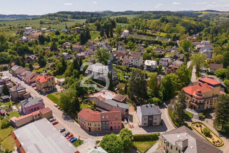 Prodej domu po rekonstrukci se dvěma bytovými jednotkami a z