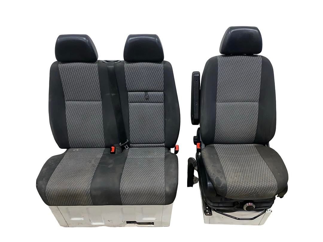 Sedačky přední černo šedá látka VW Crafter 2E L1H1 2012