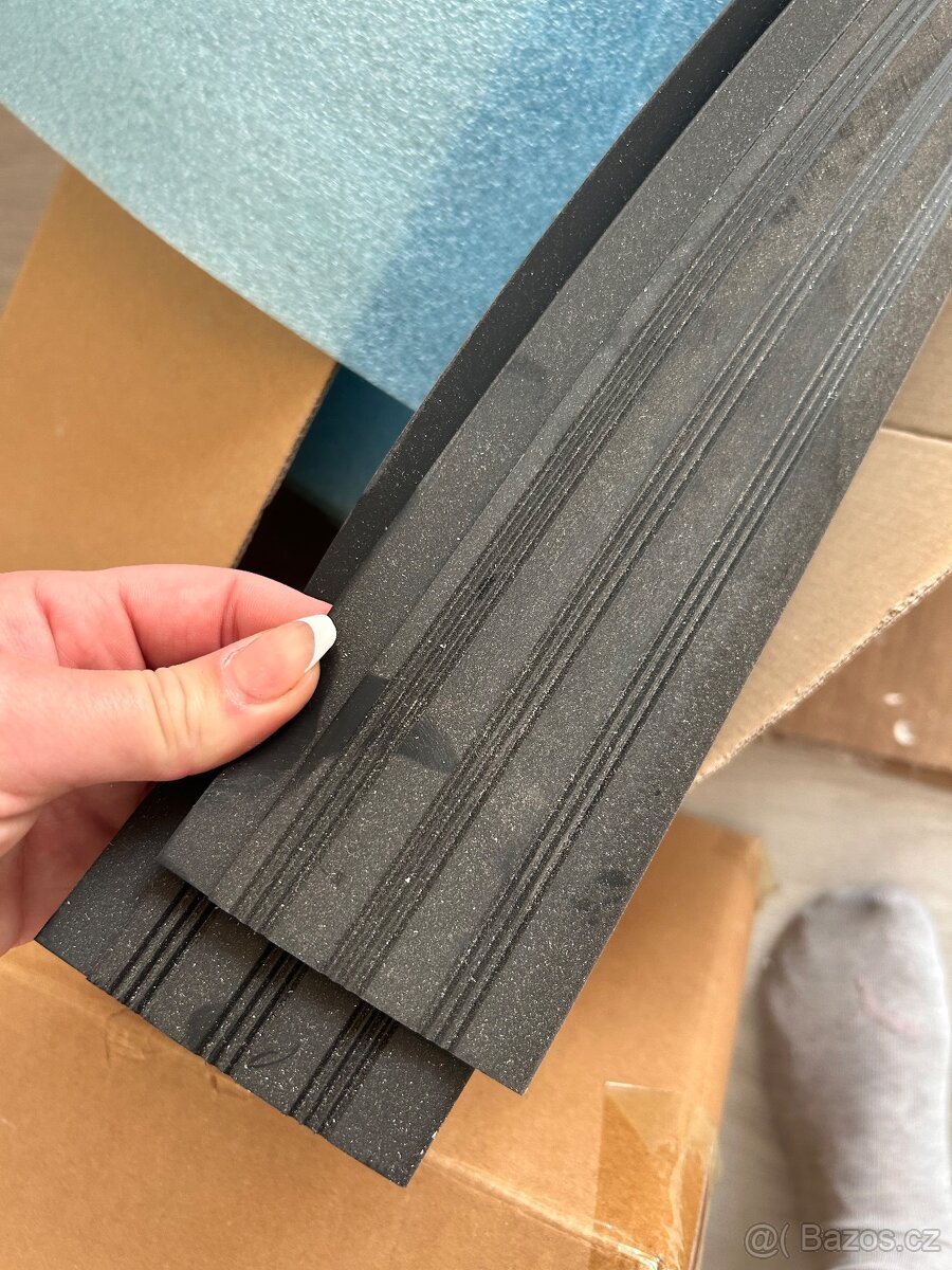 PVC schodová hrana 8,2x4,5cm