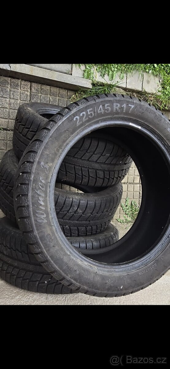 Zimní pneu  r17 4ks