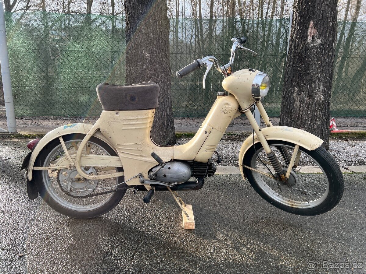 Koupím motocykl jawa 550 pařez v odstínu slonová kost