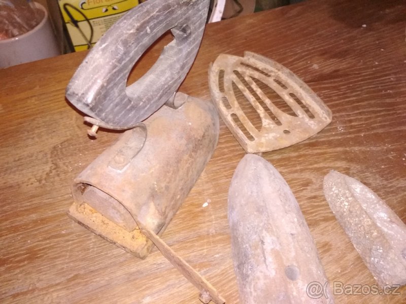 starožitná žehlička