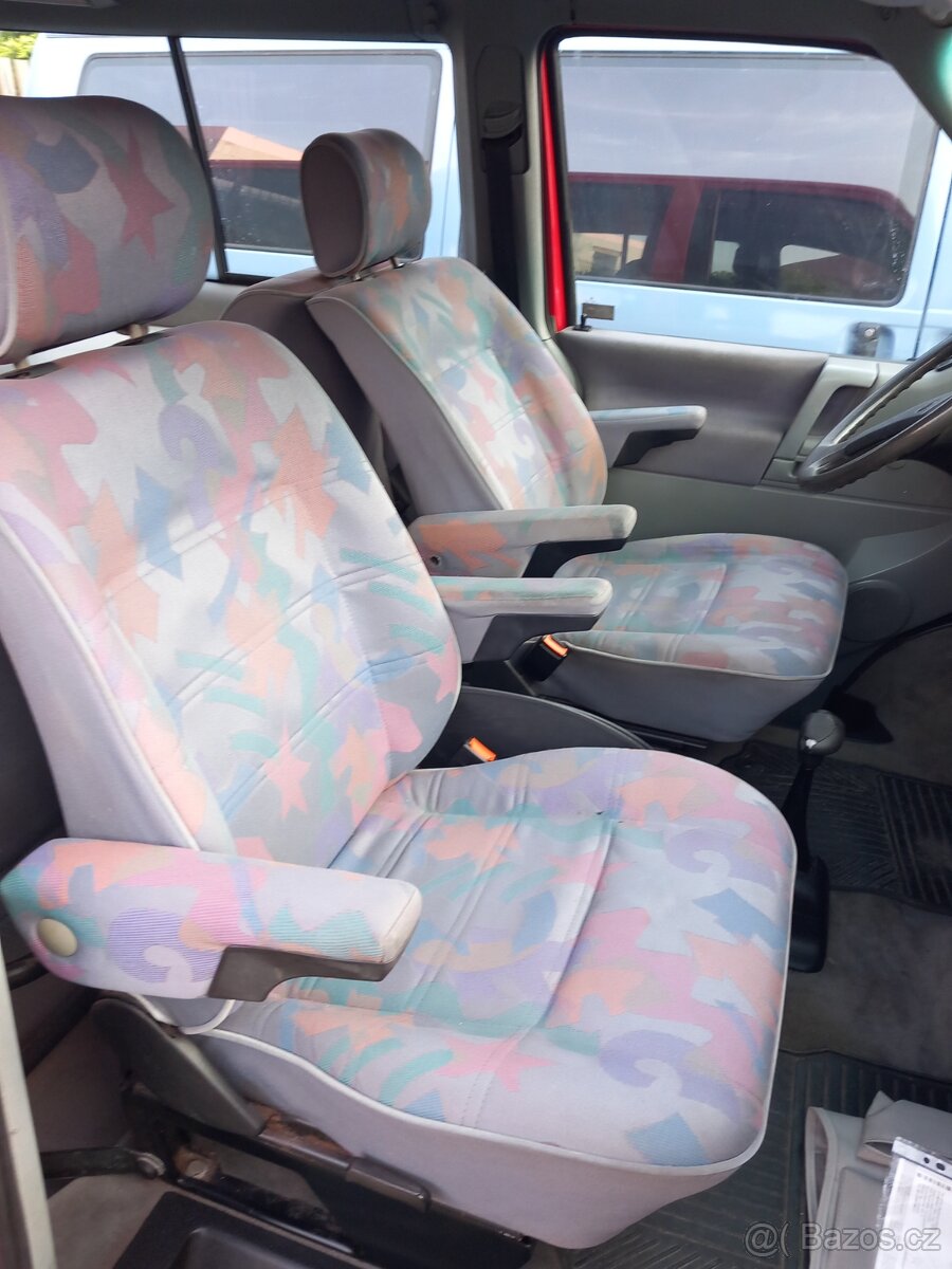 Vw t4 multivan caravelle transporter sedačky postel