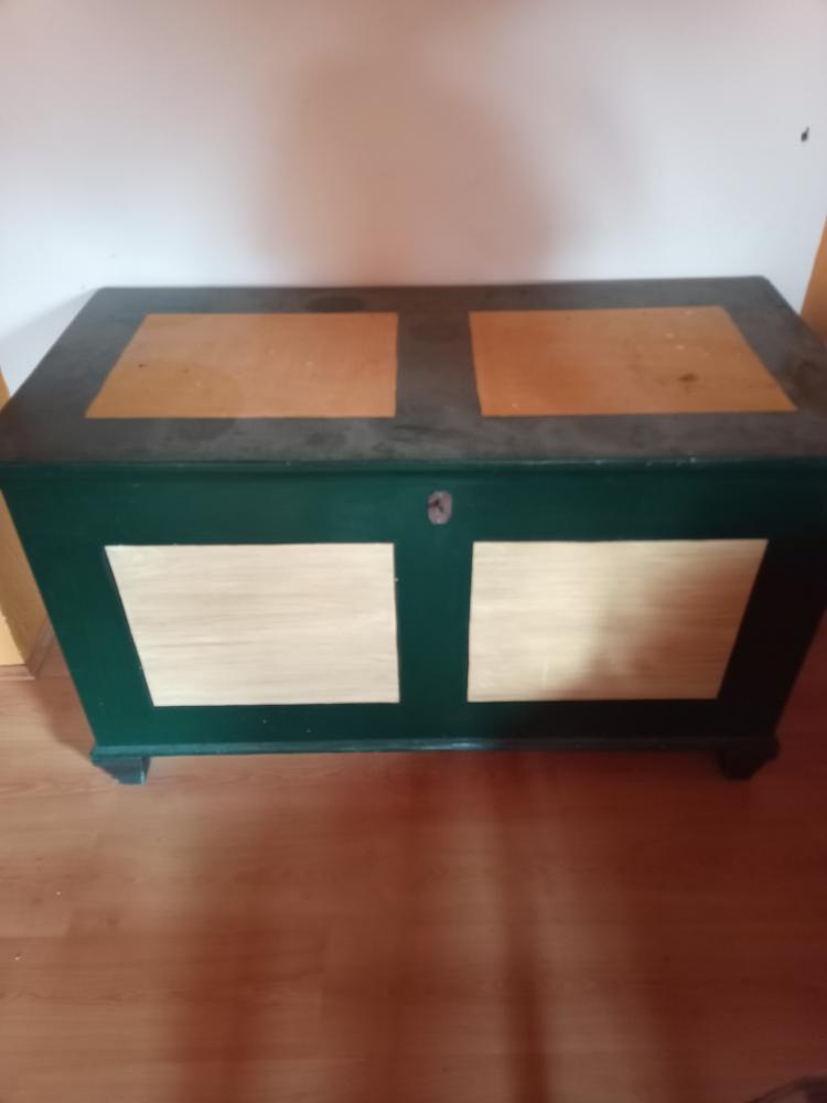 STAROŽITNÉ TRUHLY A SKŘÍNĚ