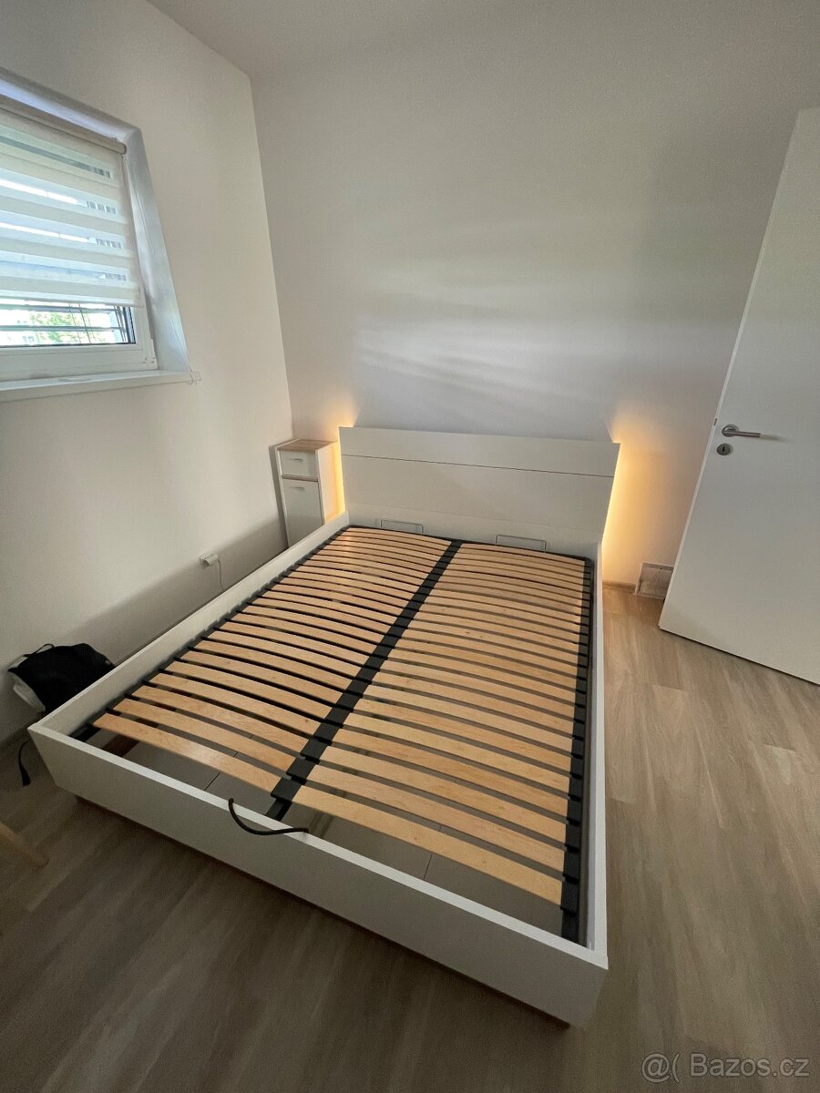Postel 160x200, lamelový rošt, úložný prostor