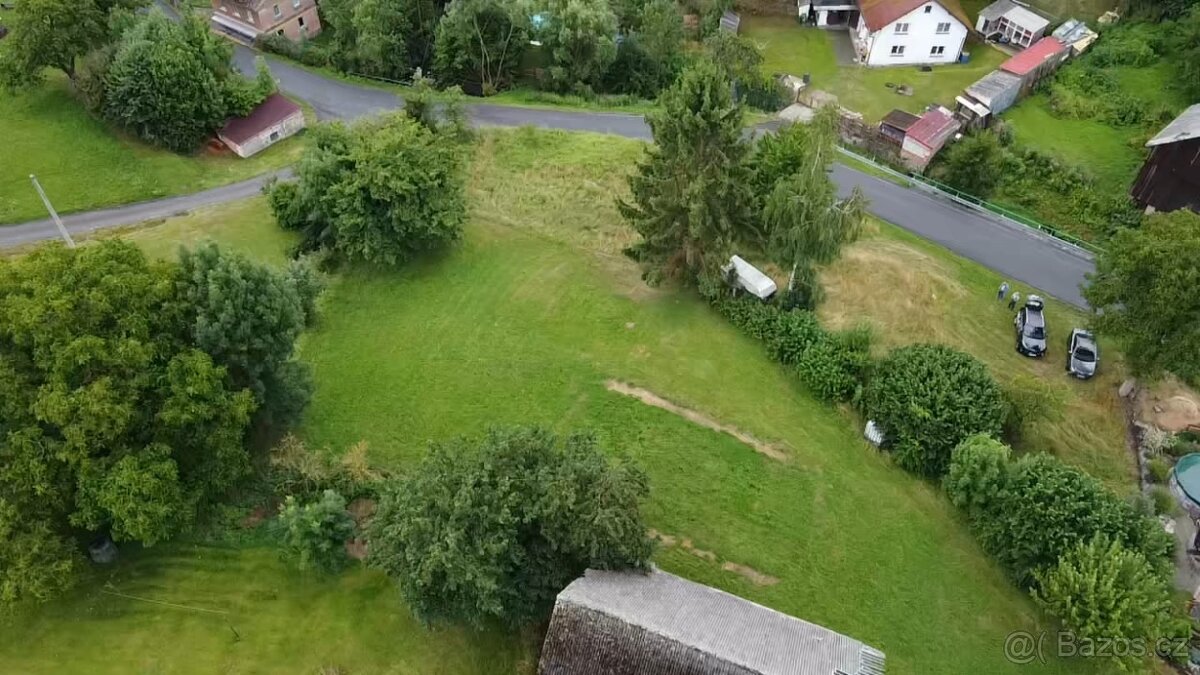 Stavební pozemek 1087m2 v obci Velká Bukovina