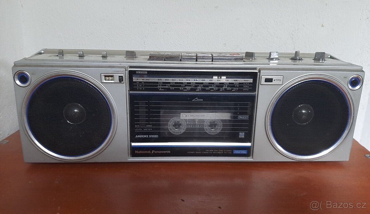 Stary funkční Panasonic RX-F20