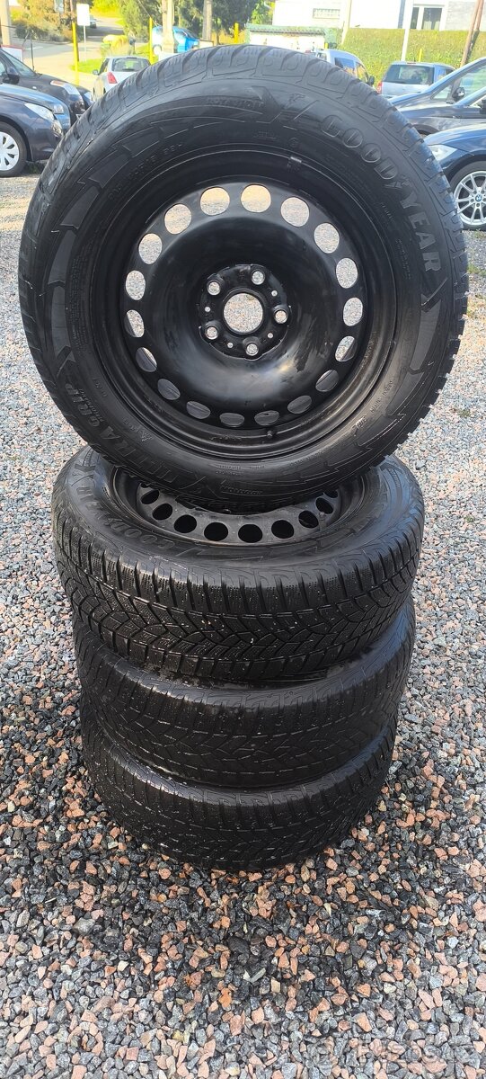 Sada plech disků 215/60/16 zima Goodyear