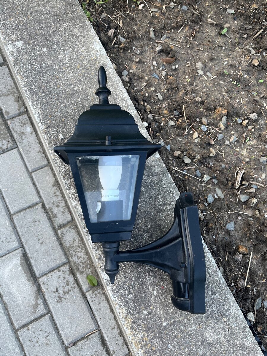 Nástěnné venkovní světlo