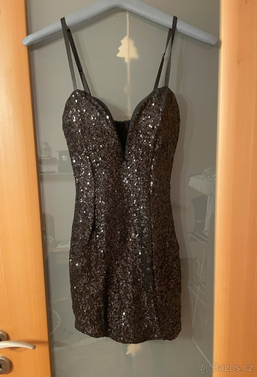 ŠATY společenské černé s flitry krátké velikost S