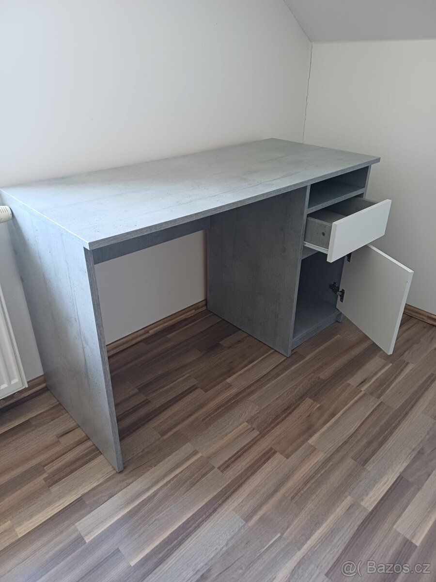 Moderní psací stůl s úložným prostorem