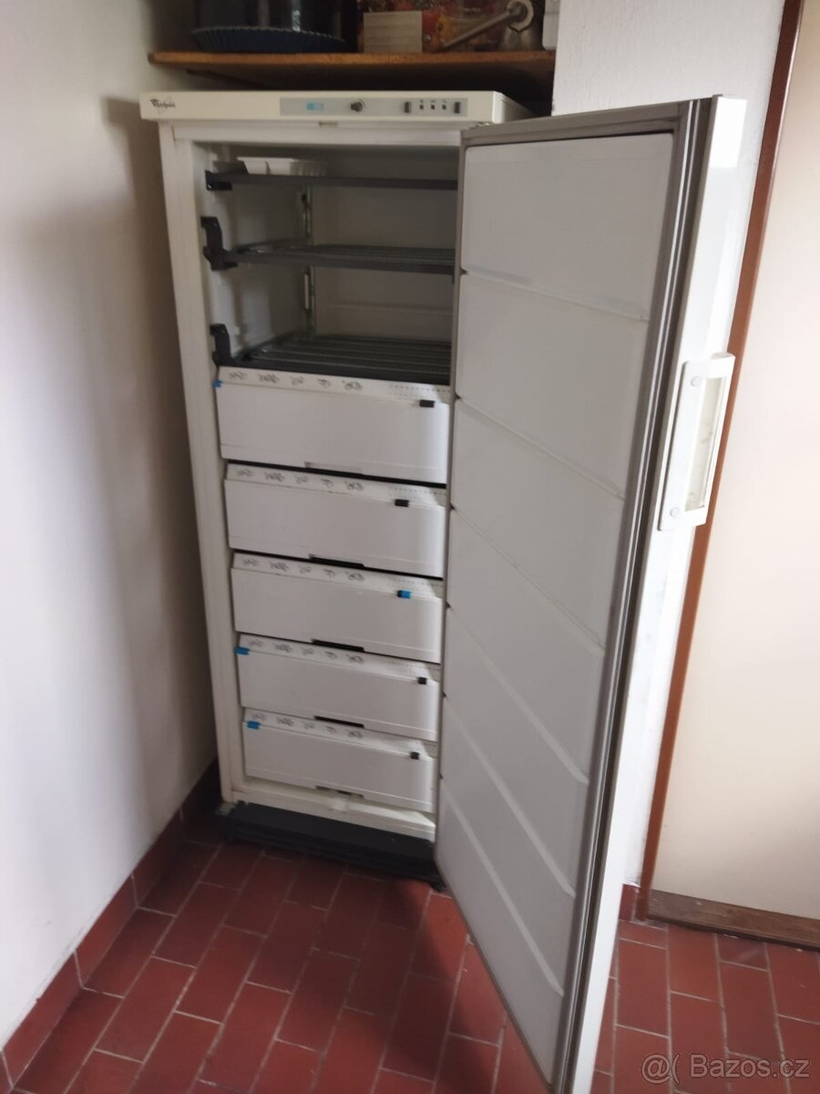 Mrazák 7 šuplíku Whirlpool