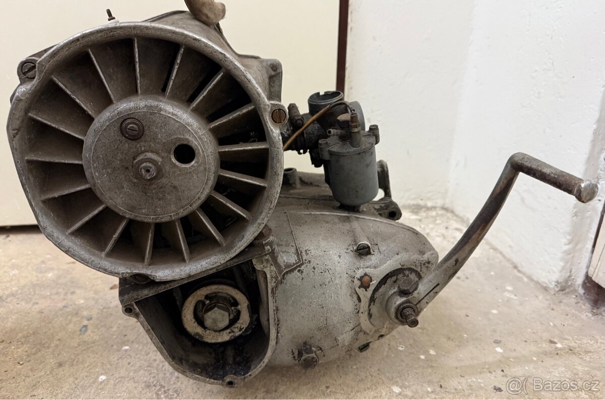 Historický motor IWL Berlin / MZ (německý skútr)