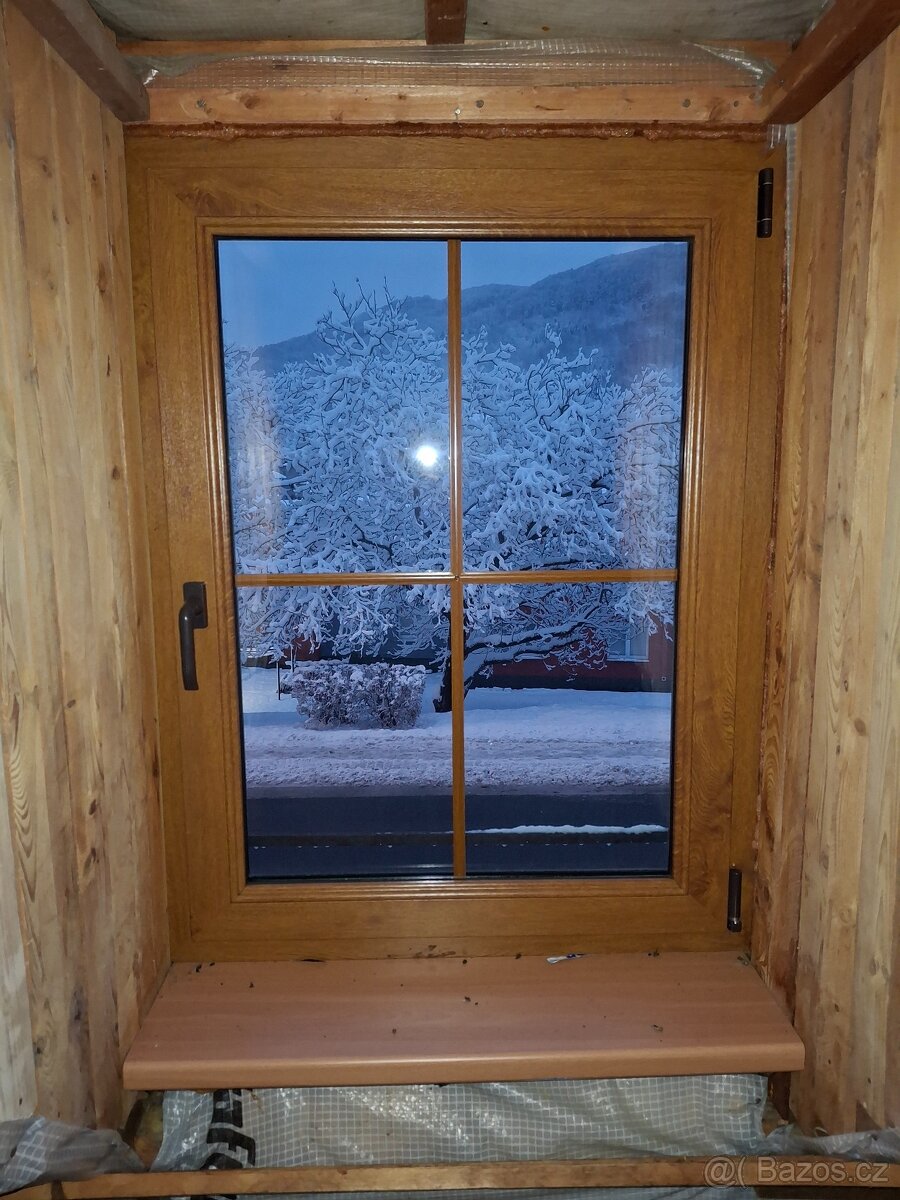 Okno plastové 117 x 89 cm - 3ks