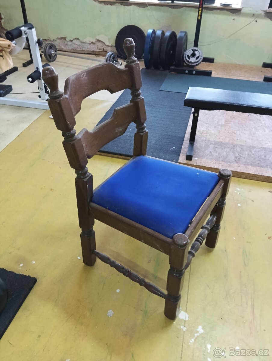Židle z masivu