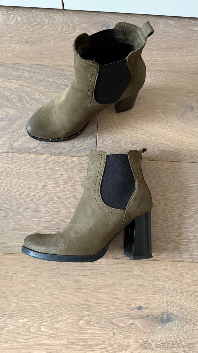 Dámské kožené khaki kozačky