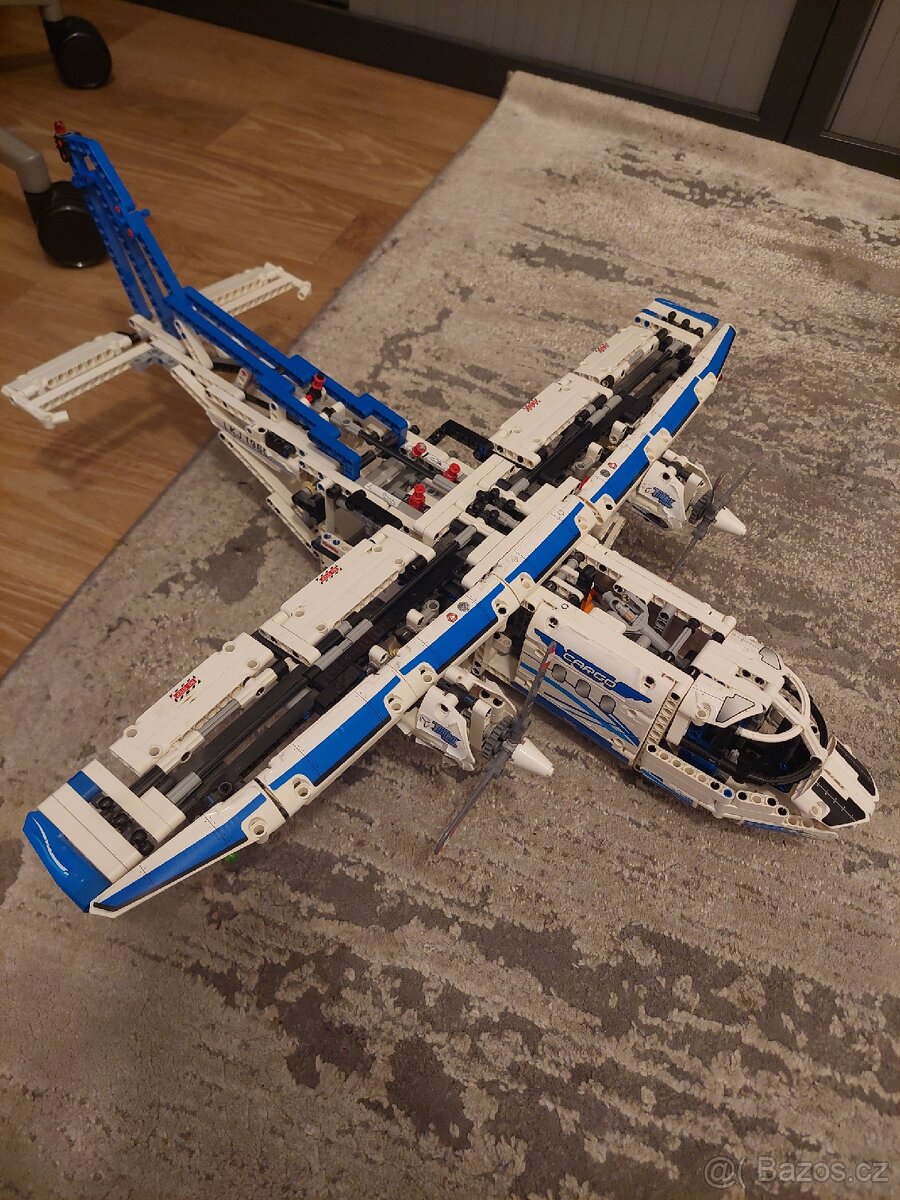 Lego technic cargoplane 42025